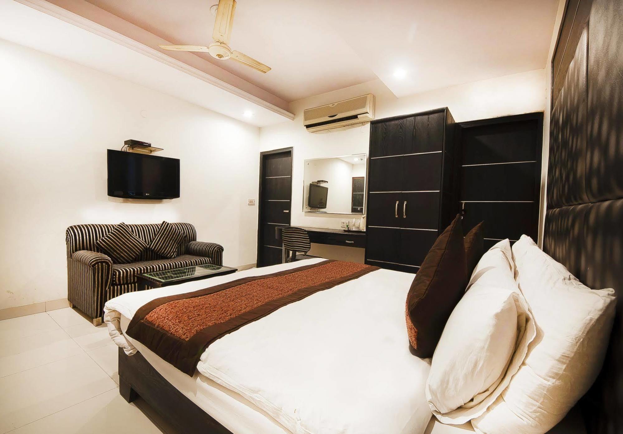 Hotel Treebo Mehar Castle à Delhi  Extérieur photo